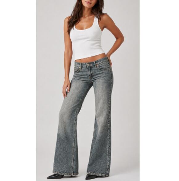H&M DIVIDED Denim - Nwt H&M DIVIDED Women's Blue Curved Leg High Waist Denim Jeans Size 6